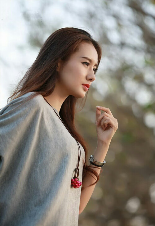 开云入口-比赛上半场结束时对手领先一步，球队力求反击，上半场比赛中,对手,大比分领先我们