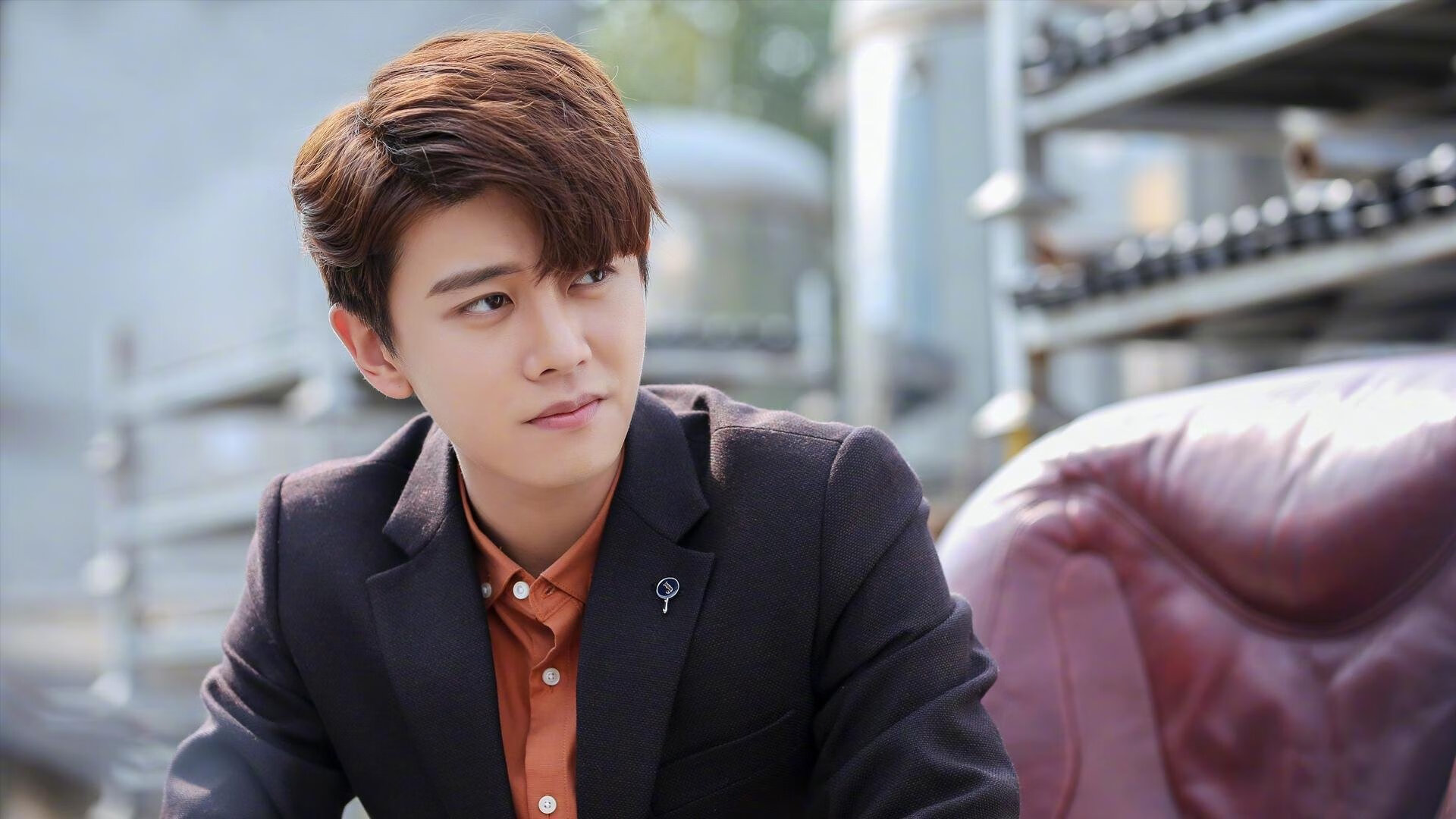 仰泳划频技术稳定度增强，仰泳划手和呼吸的配合